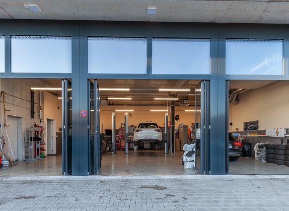 Autogarage von außen